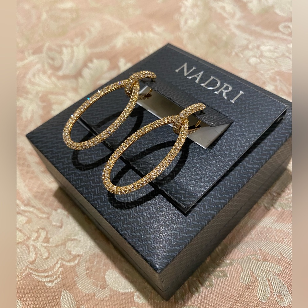 Nadri earrings with high end crystals in gold tone setting. Brand new. - Picture 5 of 8